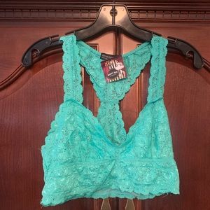 BNWT lace racer back bralette 🥰